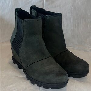 Sorel Joan Of Arctic Wedge II Waterproof Chelsea Boots Green Women’s size 8
